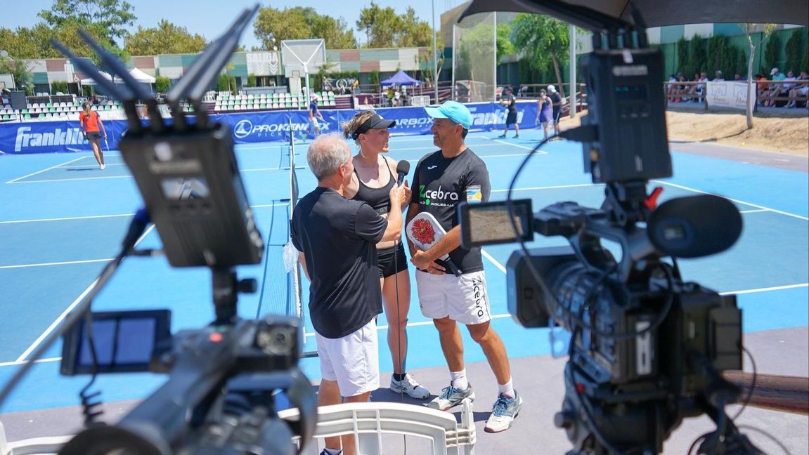 Bulletins nyhetsreporter, Isabelle Eriksson, vann EM-guld i pickleball tillsammans med Martin Silvio Suárez i mixedklassen. Foto: Gerardo Ballesteros/@vamos.pickleball