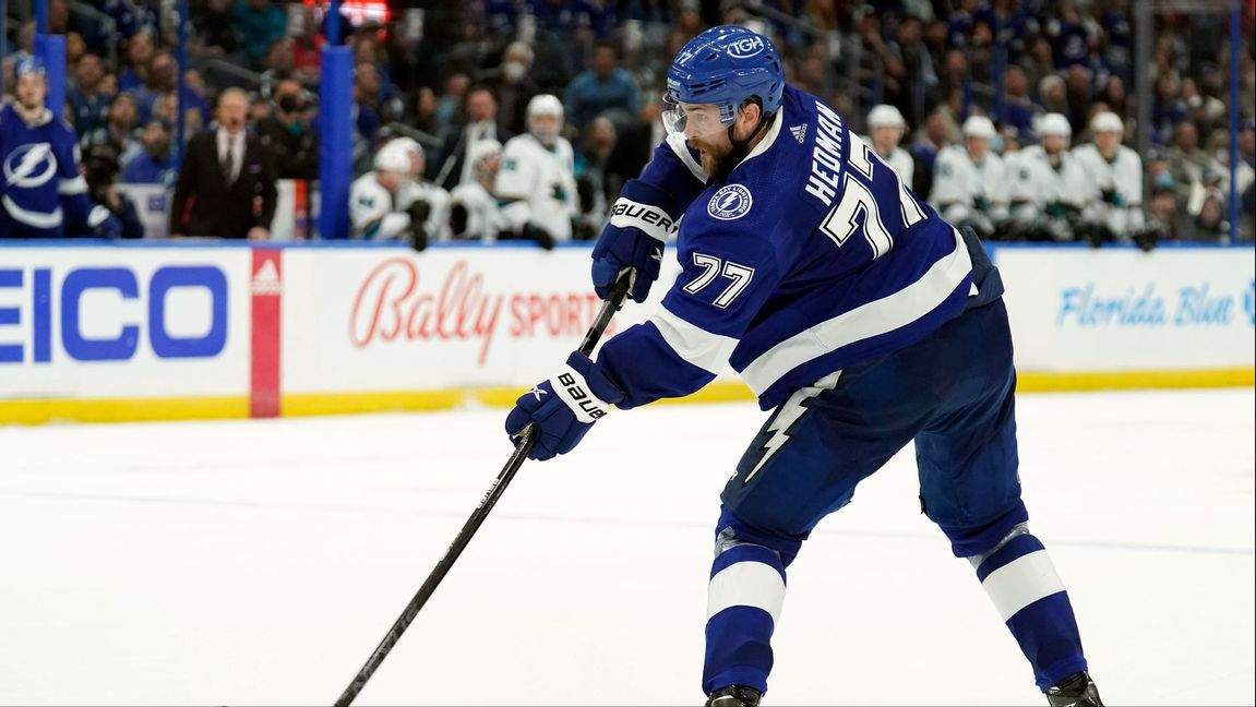 Victor Hedman slår in det avgörande målet, på övertid mot San Jose. Foto: Chris O’Meara/AP/TT