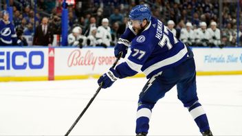 Victor Hedman slår in det avgörande målet, på övertid mot San Jose. Foto: Chris O’Meara/AP/TT