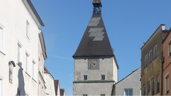 Staden Braunau am Inn, staden Adolf Hitler föddes i. Byggnaderna på bilden visar inte huset Hitler föddes i. Foto: Michielverbeek, CC BY-SA 4.0, via Wikimedia Commons