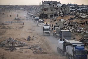 Svenskarna tog sig över till Egypten via gränsövergången Kerem Shalom nära Rafah i södra Gaza. Arkivbild. Jehad Alshrafi/AP/TT