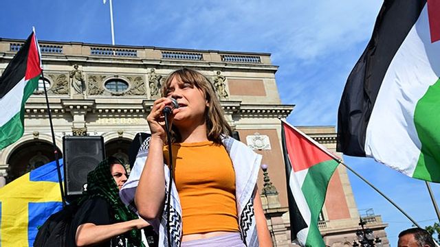 Greta Thunberg talar på pro-palestinsk demonstration i Stockholm i juni. Bild: Jonas Ekströmer/TT