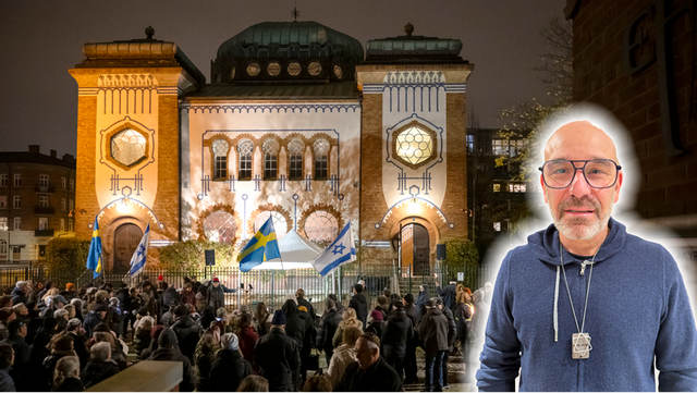 Tyvärr är det inte alltid så här trevlig stämning när en folkmassa samlas utanför en synagoga. Foto: Johan Nilsson/TT