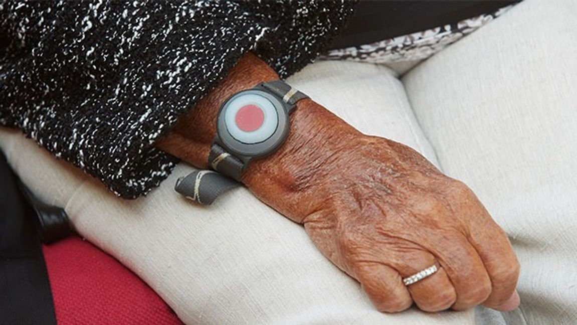 När hon tryckte på trygghetslarmet kom gärningsmannen tillbaka