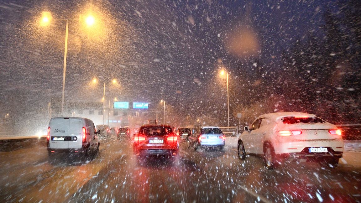 SMHI har utfärdat en klass 1-varning om snöfall för östra Svealand. Foto: Fredrik Sandberg/TT