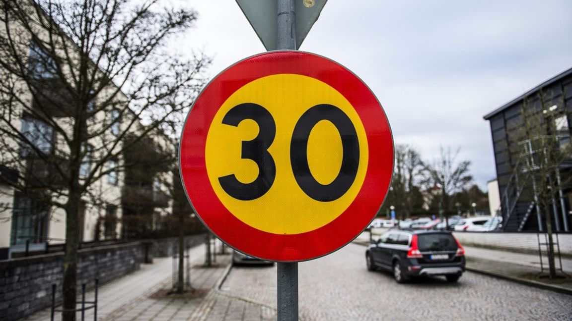 123 kilometer i timmen på en 30-väg  gav bara 2800 kronor i böter. Foto: Emil Langvad/TT 