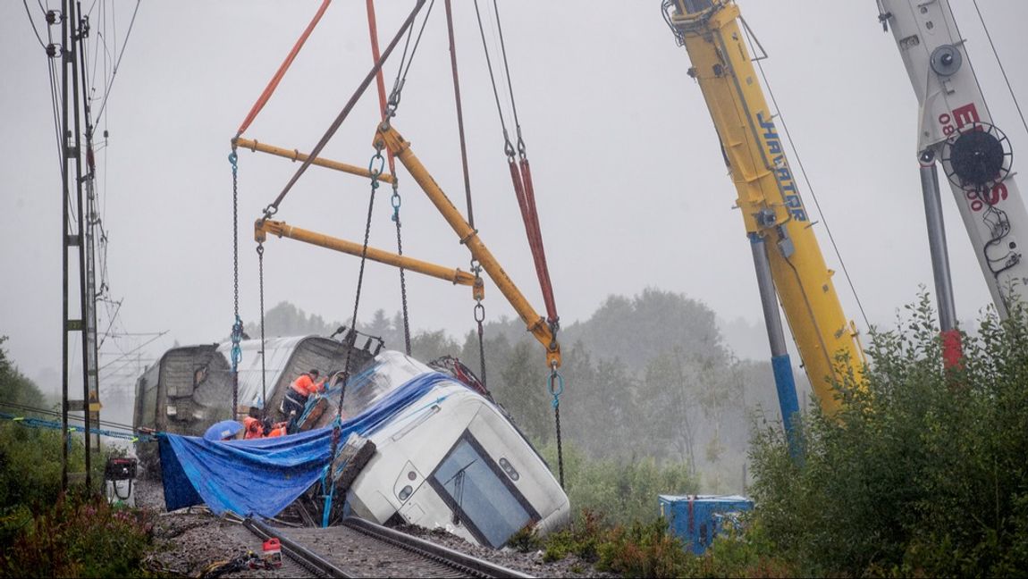 Bärgning av SJ-tåget som spårade ur mellan Iggesund och Hudiksvall den 7 augusti. Arkivbild. Foto: Mats Andersson/TT