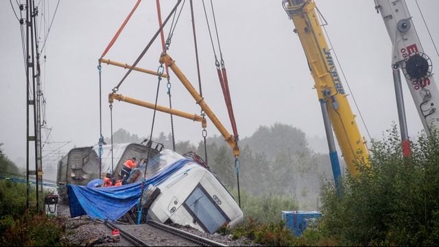 Bärgning av SJ-tåget som spårade ur mellan Iggesund och Hudiksvall den 7 augusti. Arkivbild. Foto: Mats Andersson/TT
