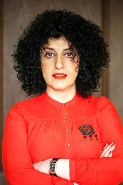 Den iranska fredspristagaren Narges Mohammadi fotad i mars i år på hemlig plats. Foto: Nooshin Jafari/AP/TT