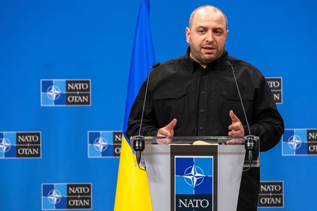 Ukrainas försvarsminister Rustem Umerov, här fotograferad på Natos högkvarter i Bryssel tidigare i april, är i Paris för att diskutera kriget med högt uppsatta företrädare för USA och europeiska länder. Foto: Geert Vanden Wijngaert/AP/TT