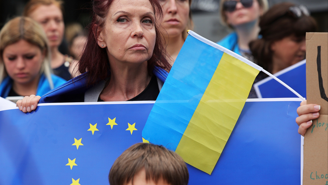 Ukraina och Moldavien får kandidatstatus i EU. Foto: Olivier Matthys/AP/TT