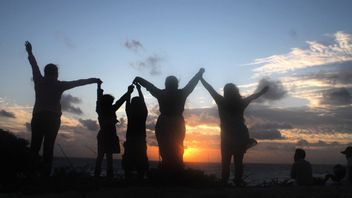 När det är som värst visar familjer vad de går för. Foto:	Israel Leal / TT