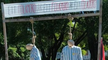 Bild på de hängda judedockorna i Umeå. Foto: Facebook.