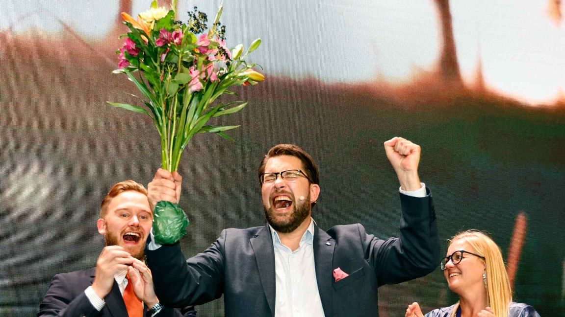  Sverigedemokraternas partiledare Jimmie Åkesson (SD) gläds över valresultatet under Sverigedemokraternas valvaka på Elite Hotel Marina Tower i Nacka på söndagskvällen. Foto: Stefan Jerrevång/ TT