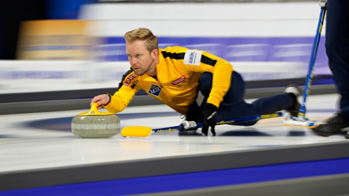 Niklas Edin spelar om guldet i curling-VM. Foto: John Locher/AP/TT