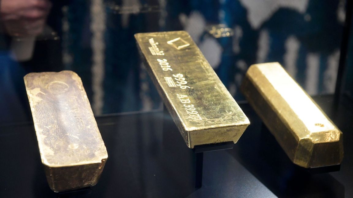 iksbanken visar upp för första gången guldtackor från guldreserven med anledning av sitt 350 års jubileum. Foto: Janerik Henriksson / TT