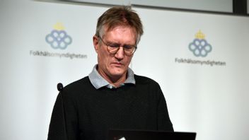 Anders Tegnell hoppas fortfarande att alla vuxna som vill ska hinna vaccineras innan midsommar. FOTO: Simon Samuelsson/TT.