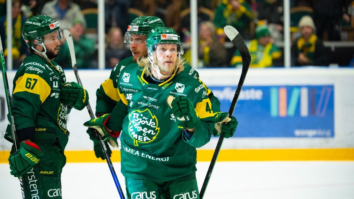 Björklövens Olle Liss jublar efter sitt mål under en match den 4 maj. Foto: Patrick Trägårdh/TT 