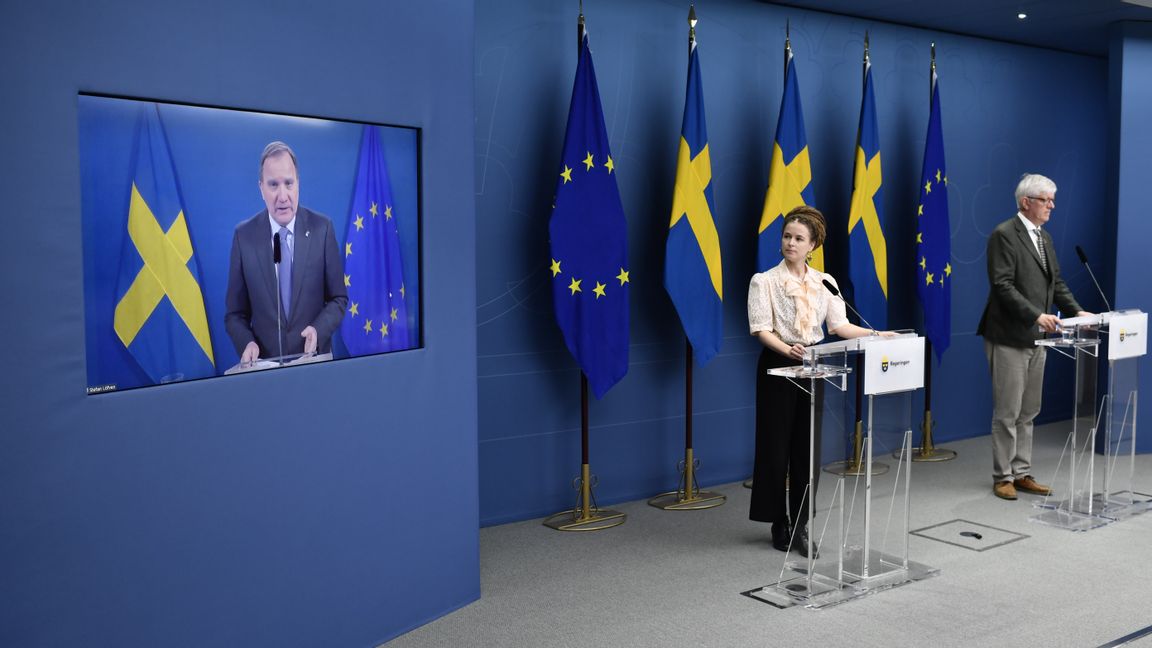 På presskonferensen deltog statsminister Stefan Löfven, socialminister Lena Hallengren, kultur- och demokratiminister Amanda Lind samt Folkhälsomyndighetens generaldirektör Johan Carlson. Foto: Pontus Lundahl/TT.