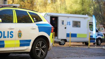 Brynäs, Gävle. Polis på plats i området där en 18-åring sköts ihjäl och en 19-åring skottskadades. Bild från i söndags. Foto: Roger Nilsson/TT