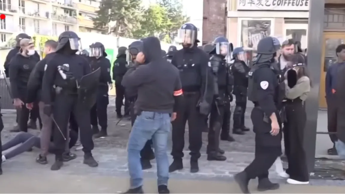 Fakismil X från protesterna i Frankrike.
