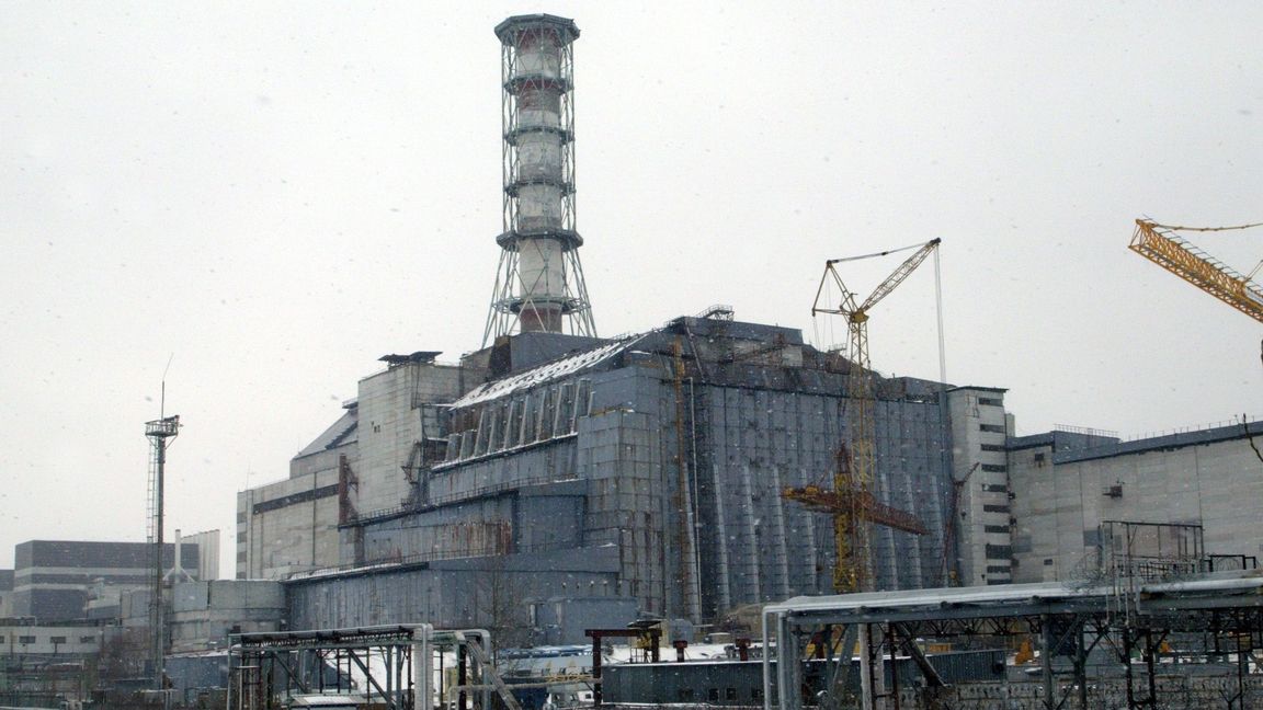 Den numera inkapslade reaktorn i Tjernobyl. Foto: Efrem Lukatsky/TT
