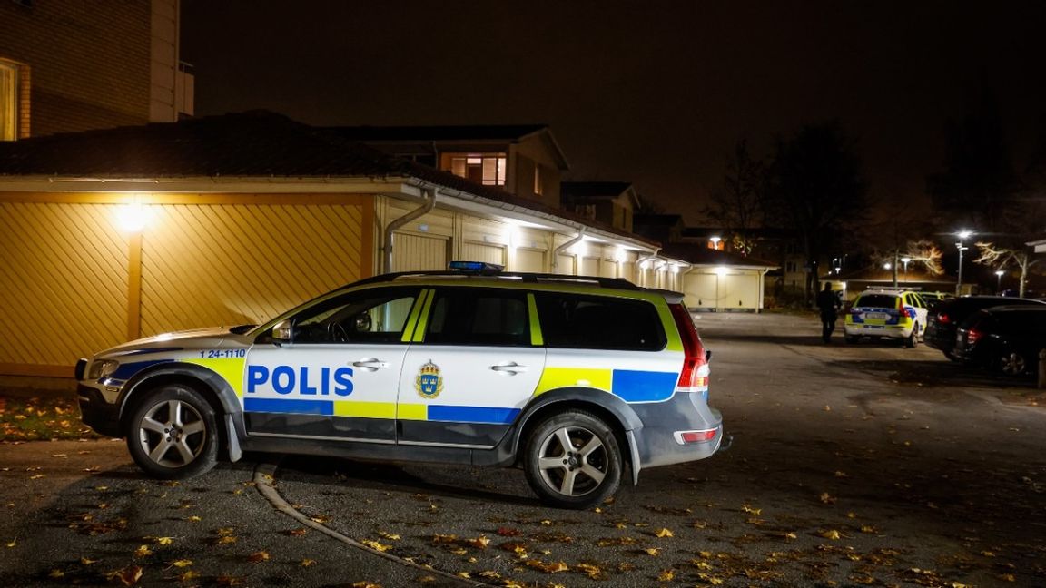 Polisen grep två män misstänkta för mordförsök men de släpptes på fri fot senare under kvällen. Foto: Christine Olsson/TT