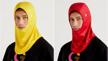 En modell visar upp Benetton-slöjan i två olika färger. Foto: Skärmdump från Benettons hemsida