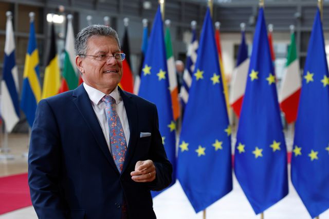 EU:s handelskommissionär Maros Sefcovic anländer till ett möte med handelsministrarna i Bryssel på tisdagen. Foto: Omar Havana/AP