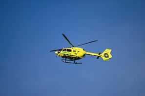 En ambulanshelikopter kallades till olycksplatsen på riksväg 26. Arkivbild.  Janerik Henriksson/TT