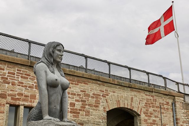 ”Den store havfrue” – Den stora sjöjungfrun – ska efter en ilsken debatt tas bort från offentlig plats.  Jiri Vondrous/TT