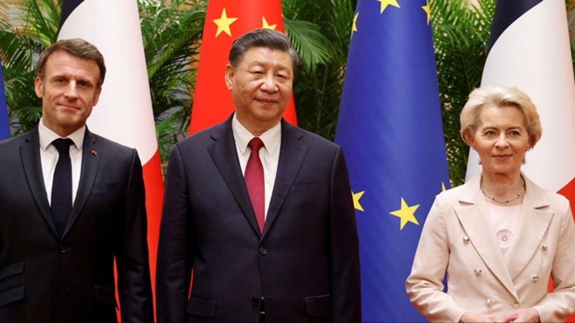 Frankrikes president Emmanuel Macron, Kinas president Xi Jinping och EU-kommissionens ordförande Ursula von der Leyen vid ett tidigare tillfälle. Foto: AP