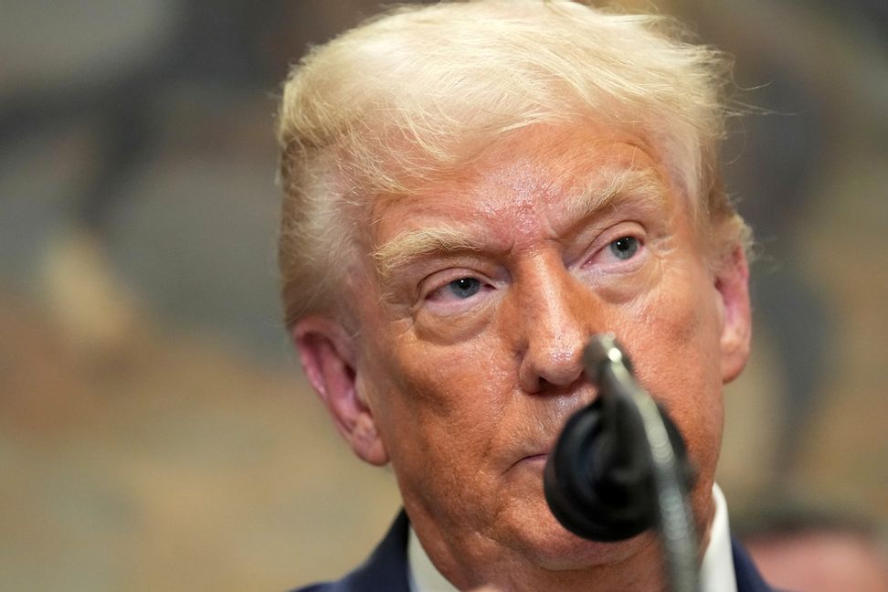 Donald Trump och hans administration fortsätter göra livet svårare för transidrottare. Arkivbild.  Jacquelyn Martin/AP/TT