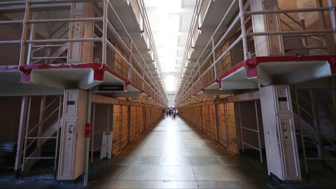 Låt oss sluta massproducera ursäkter för brottslingar. Foto:	Jed Jacobsohn / TT