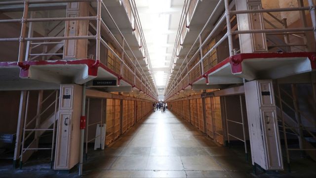 Låt oss sluta massproducera ursäkter för brottslingar. Foto:	Jed Jacobsohn / TT