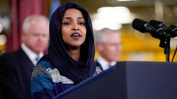 Demokraten Ilhan Omar anklagas för att driva somaliska intressen före amerikanska. Foto: Carolyn Kaster/AP