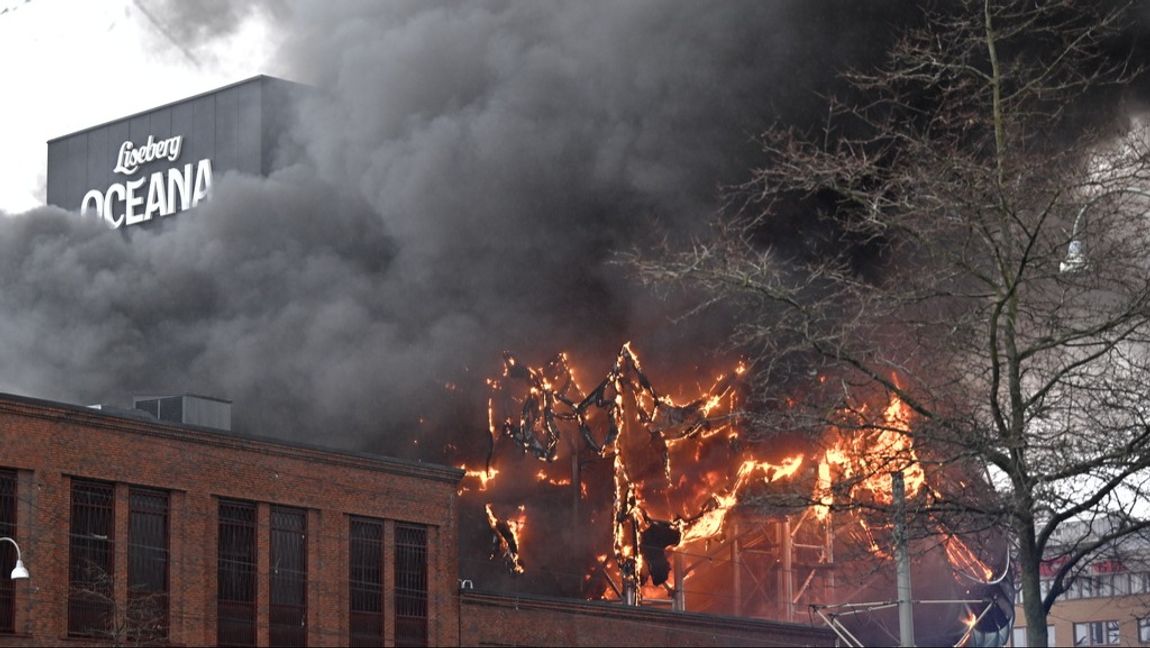 En kraftig brand har brutit ut i Lisebergs nya vattenvärld Oceana i Göteborg. Foto: Björn Larsson Rosvall/TT