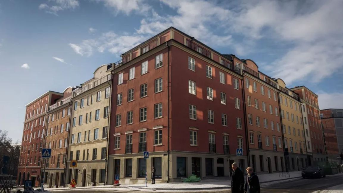 Rörliga eller bundna bolån? Nu förutspår Riksbanken oförändrad styrränta på 2,25 procent fram till 2028. Foto: TT