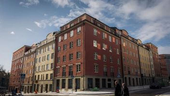 Rörliga eller bundna bolån? Nu förutspår Riksbanken oförändrad styrränta på 2,25 procent fram till 2028. Foto: TT