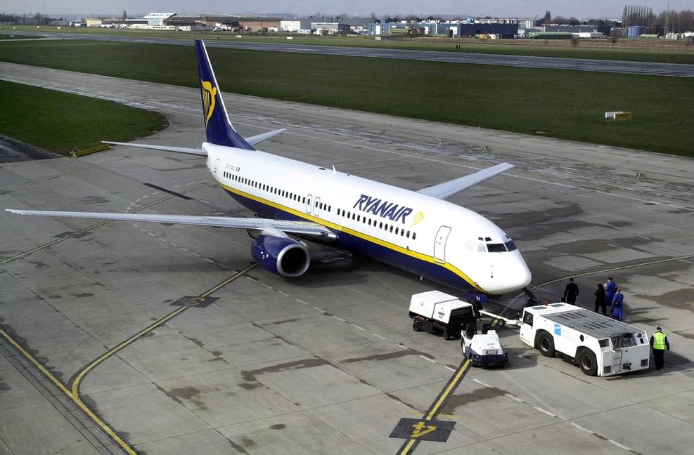 Arkivbild på ett annat Ryanairplan på flygplatsen Charleroi i Belgien. Foto: AP/TT