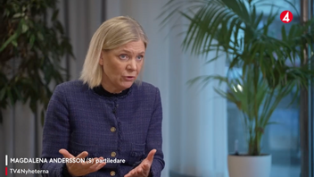 Socialdemokraternas partiledare Magdalena Andersson kritiserar regeringens beslut att delta i kärnvapensamtal med Frankrike. Foto: Skärmavbild/TV4