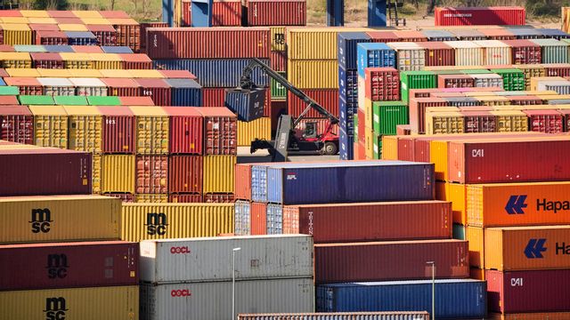 Containrar redo för att skeppas på export. Arkivbild. Foto: Martin Meissner/AP/TT