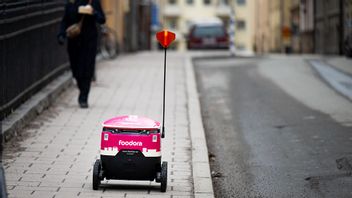 Mabudsbolaget Foodoras självgående robot som är tänkt för leverans av varor och i förlängningen mat. Foto: Pontus Lundahl/TT