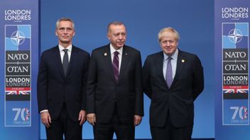 Natos generalsekreterare Jens Stoltenberg, Storbritanniens premiärminister Boris Johnson och Turkiets president Recep Tayyip Erdoğan. Foto: Francisco Seco/AP/TT 