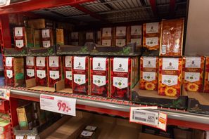 Priset på bland annat kaffe har rusat i höjden senaste tiden. Nästa vecka hålls ett möte mellan regeringen och representanter för livsmedelsbranschen. Arkivbild. Foto: Caisa Rasmussen/TT