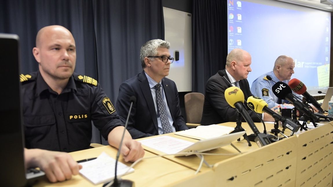 Ulf Johansson, Anders Thornberg, Dan Eliasson och Mats Löfving håller presskonferens. Kritik har riktats mot rekryteringar i polisens ledning. Foto: Maja Suslin/TT 