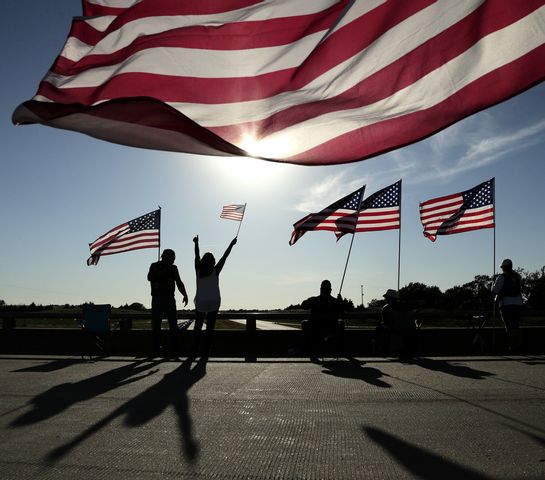 I USA är målet att ge två miljoner vaccindoser om dagen.
Foto: Charlie Riedel/AP