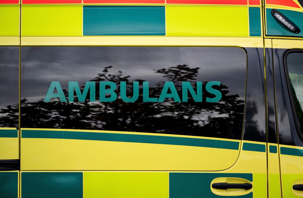 En person är förd till sjukhus efter att ha blivit påkörd av en buss. Arkivbild. Foto: Johan Nilsson/TT