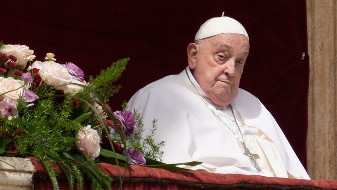 Påve Franciskus fotograferad vid söndagens påskfirande i Vatikanen. Foto: Andrew Medichini/AP/TT