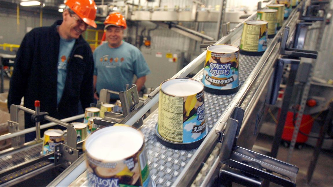 Glasstillverkning i Ben & Jerry’s anläggning i Waterbury i den amerikanska delstatden Vermont. Arkivbild. Foto: Toby Talbot/AP/TT.